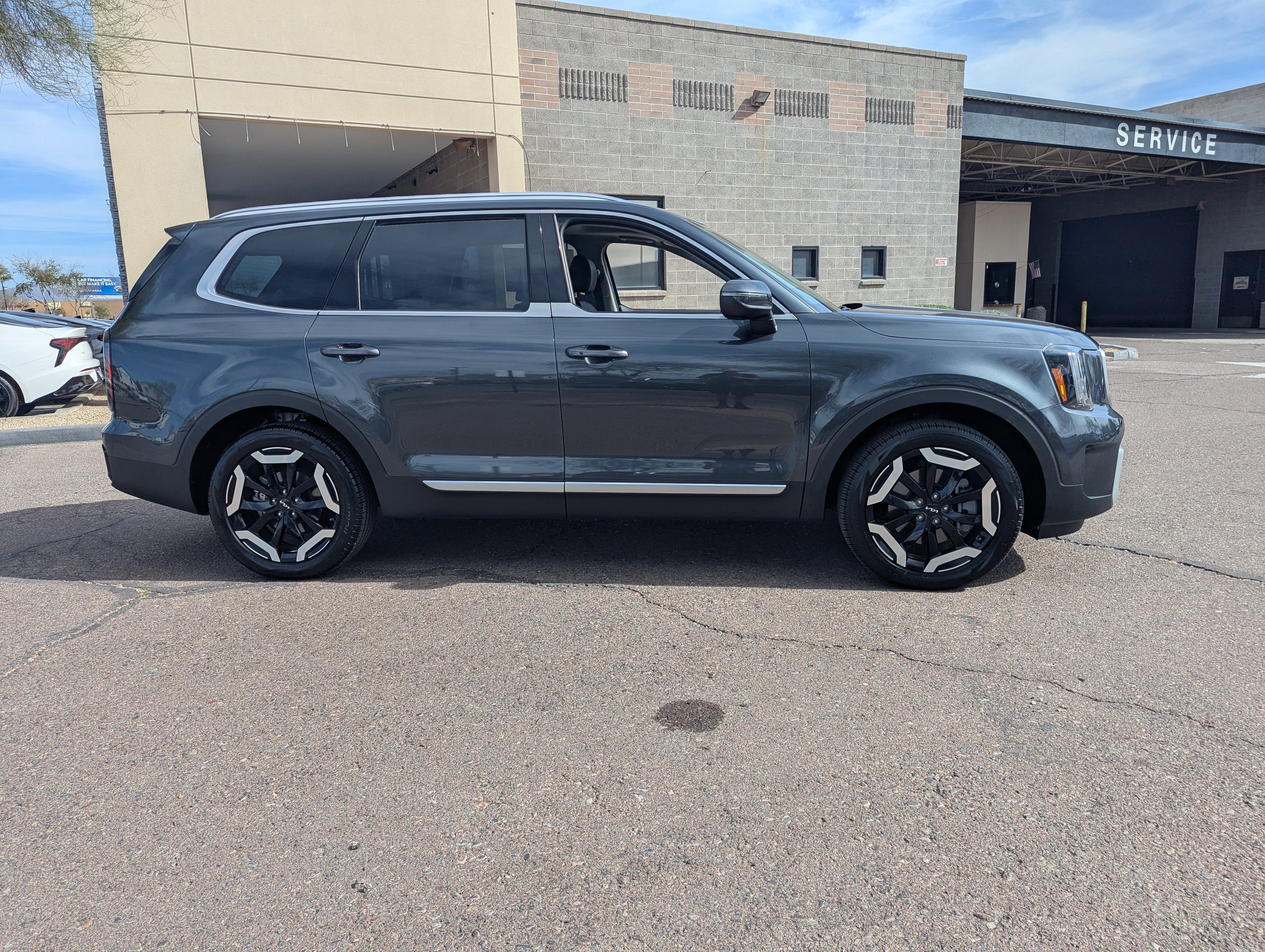 Used 2024 Kia Telluride EX w/ EX Captain's Chair Package image 6