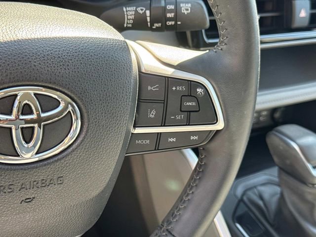 Used 2024 Toyota Highlander LE image 32