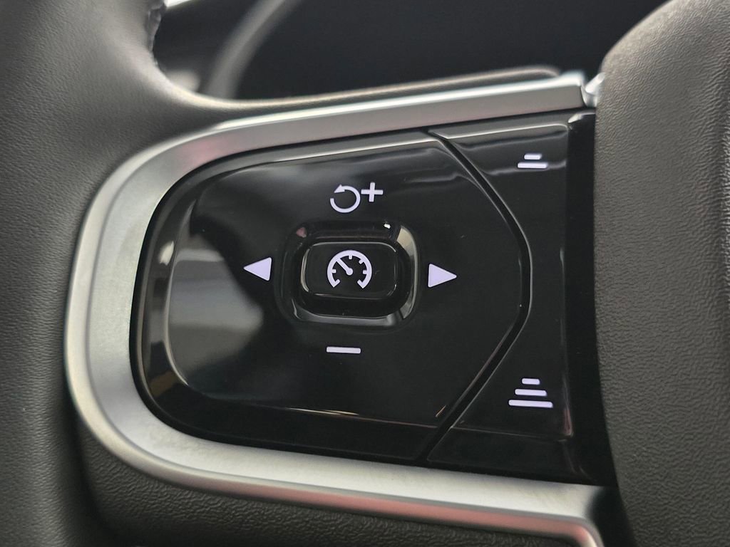 Certified 2025 Volvo XC90 B6 Core w/ Climate Package image 35