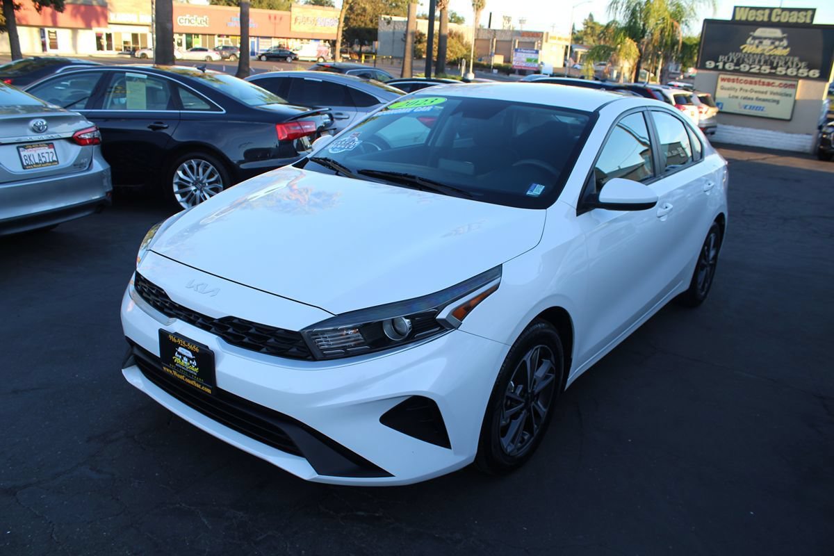 Used 2023 Kia Forte LXS FWD image 4