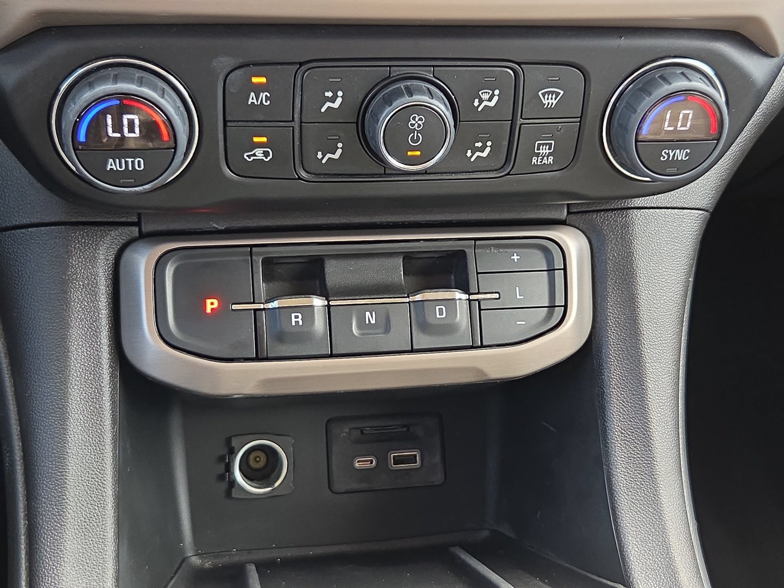 Used 2023 GMC Acadia Denali FWD image 16