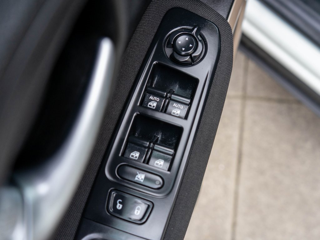 Used 2017 Jeep Renegade Latitude image 16