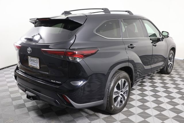 Used 2024 Toyota Highlander XLE AWD/4WD image 8