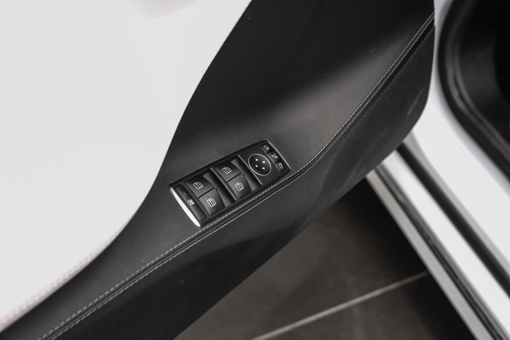 Used 2019 Tesla Model S Long Range AWD/4WD image 40