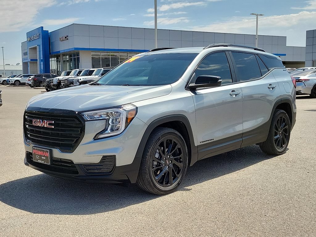 Used 2024 GMC Terrain SLE w/ Driver Convenience Package FWD image 6