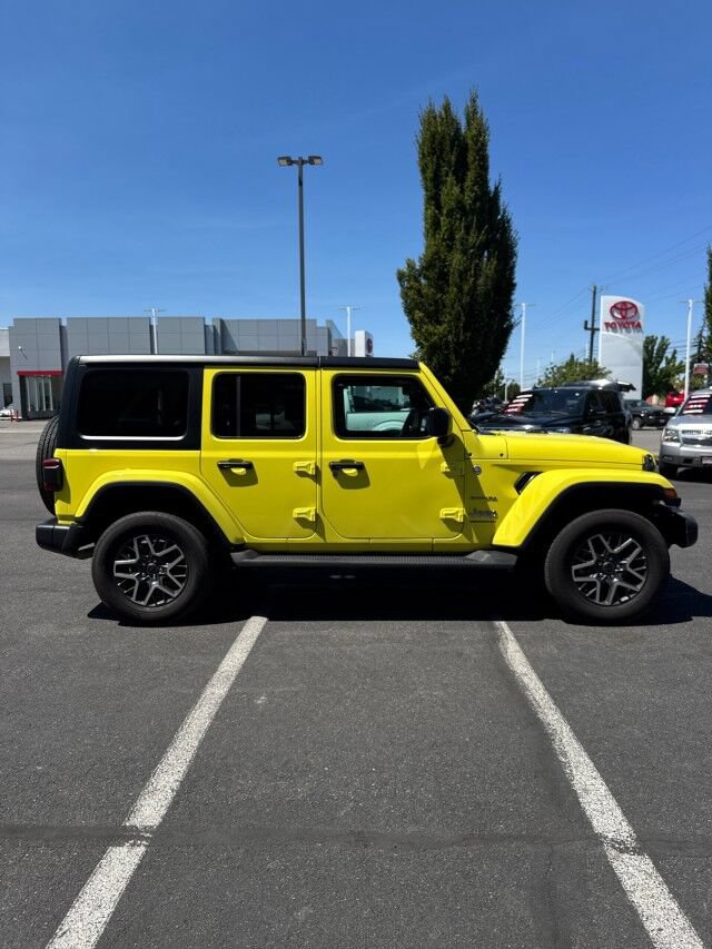 Used 2024 Jeep Wrangler Unlimited Sahara AWD/4WD image 4