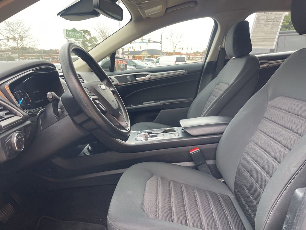 Used 2020 Ford Fusion SE image 15