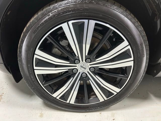 Used 2023 Volvo XC60 B6 Ultimate w/ Climate Package image 5