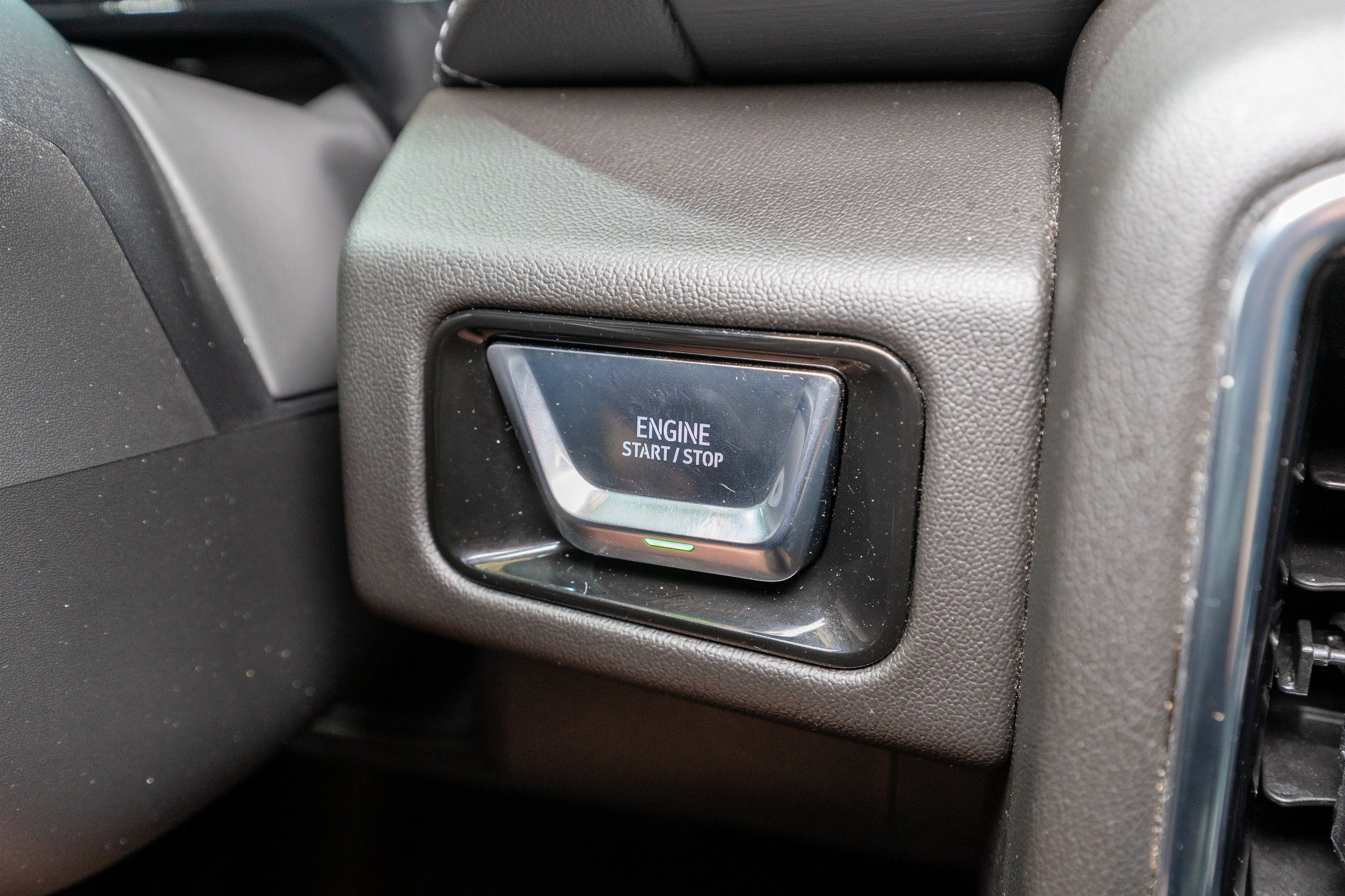 Used 2025 GMC Yukon XL Denali RWD image 28