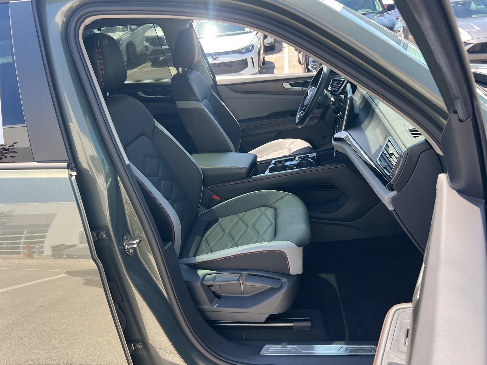 Certified 2024 Volkswagen Atlas Peak Edition SE AWD/4WD image 39