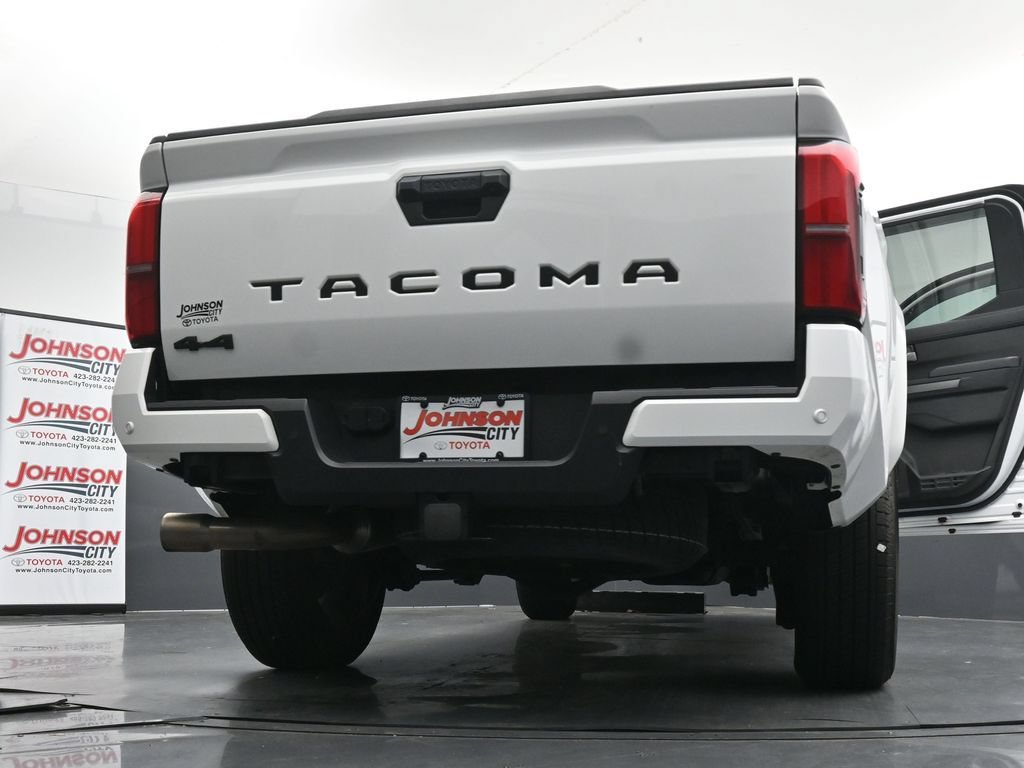 Used 2024 Toyota Tacoma TRD Sport AWD/4WD image 46