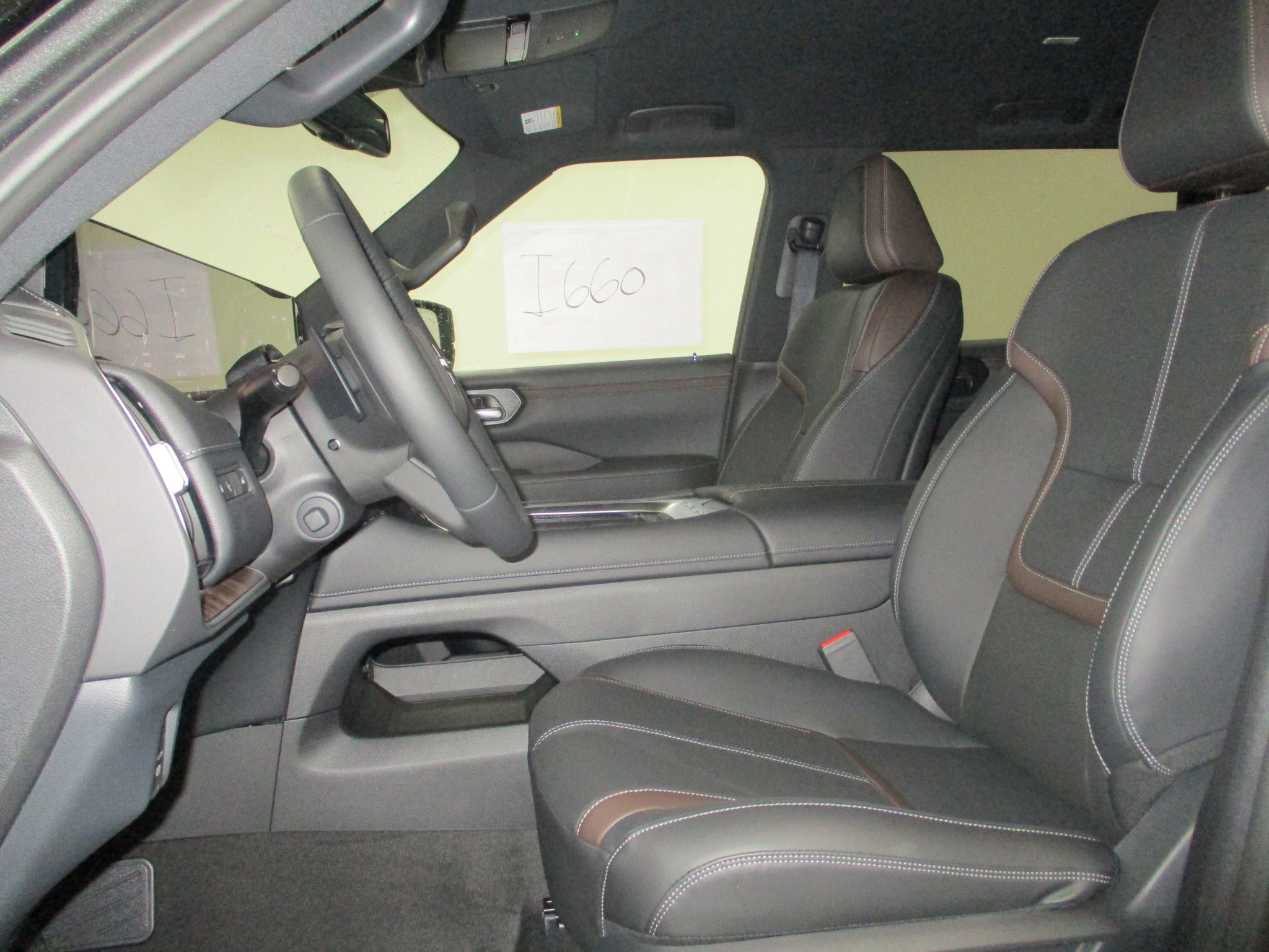 New 2025 Nissan Armada SL w/ Captain's Chari Seat Package image 17