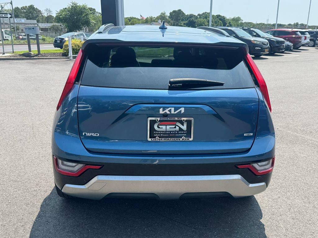 Used 2023 Kia Niro SX Touring FWD image 5