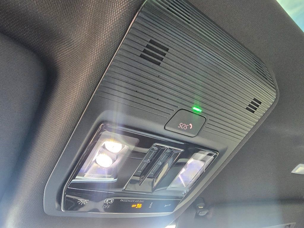 Used 2025 Volkswagen Atlas Cross Sport SEL Premium R-Line image 23