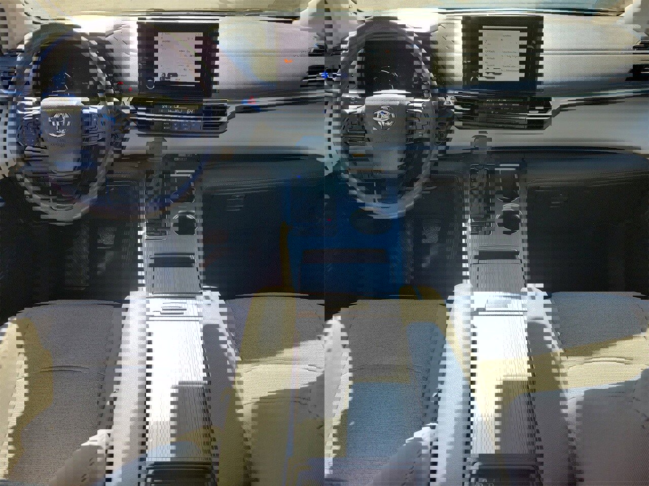 Used 2025 Toyota Sienna LE image 12