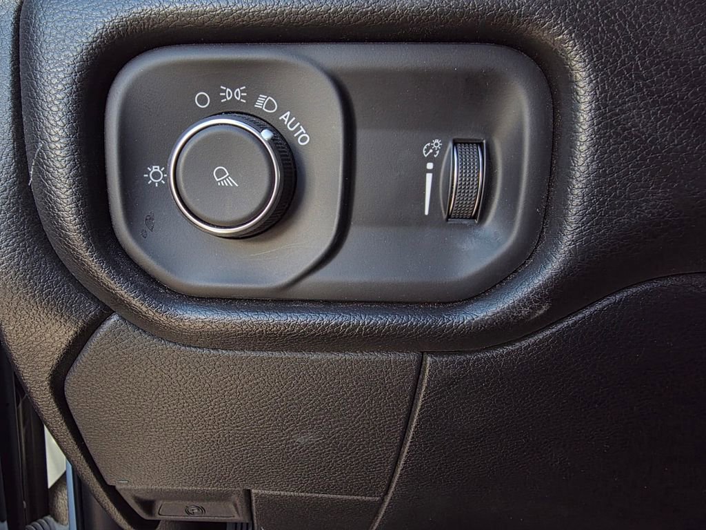 Used 2024 RAM 2500 Tradesman w/ Chrome Appearance Group image 13