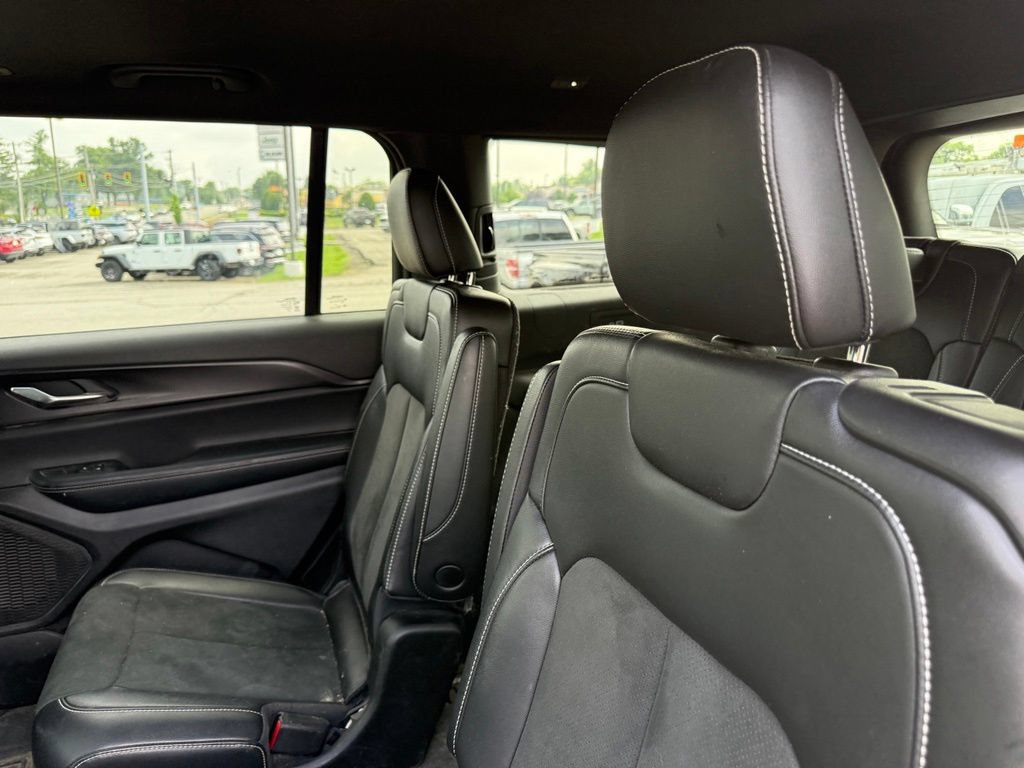 Used 2025 Jeep Grand Cherokee L Altitude AWD/4WD image 25