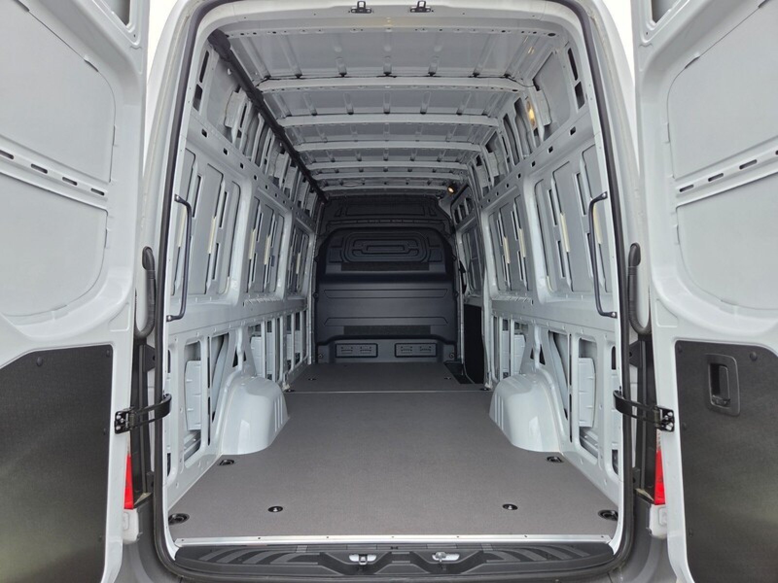 New 2025 Mercedes-Benz eSprinter 170 Cargo image 13