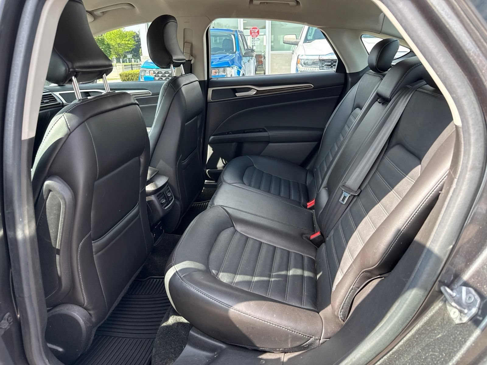 Used 2015 Ford Fusion SE w/ Equipment Group 202A FWD image 15