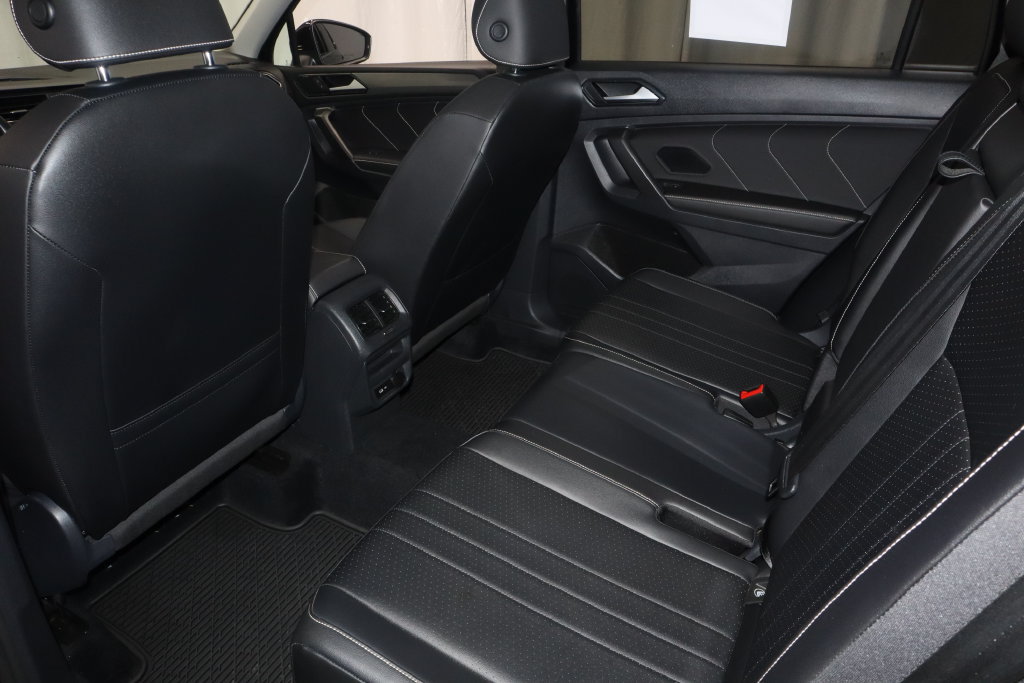 Used 2022 Volkswagen Tiguan SE w/ Panoramic Sunroof Package AWD/4WD image 20