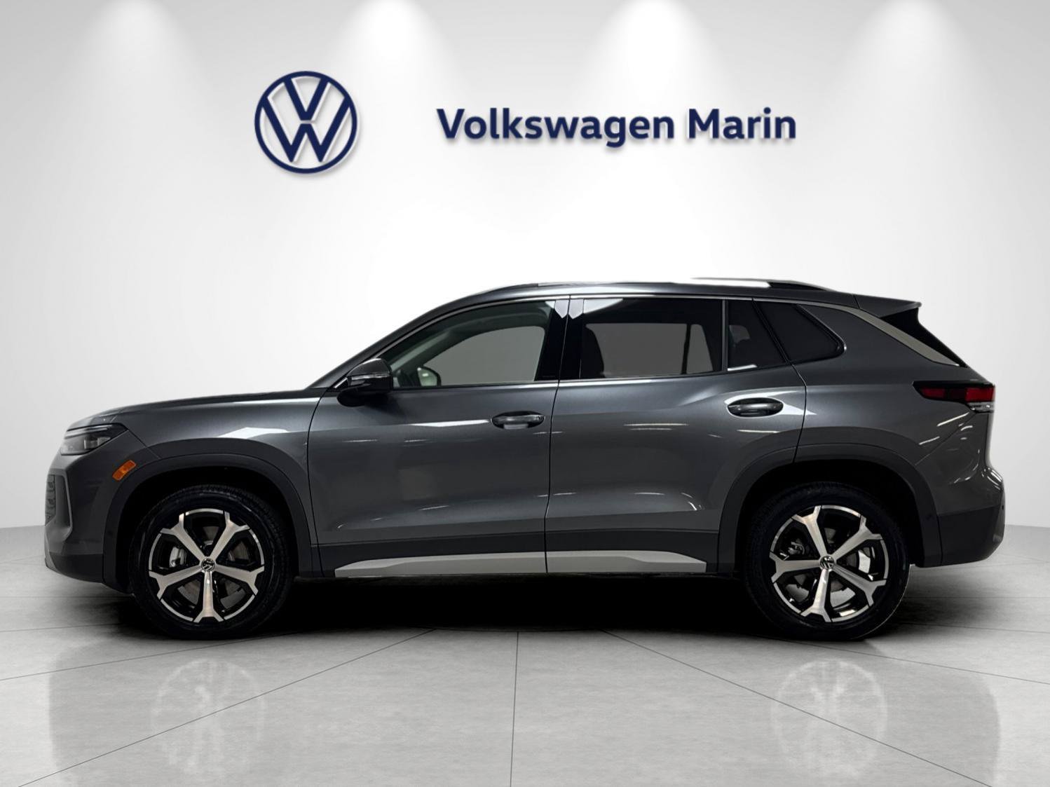 New 2026 Volkswagen Tiguan SE AWD/4WD image 2