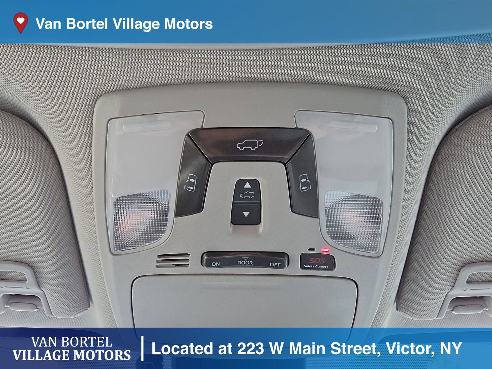 Used 2019 Toyota Sienna XLE w/ XLE Navigation Package FWD image 24