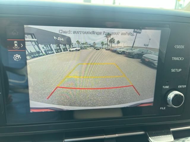 Used 2023 Kia Carnival LX FWD image 11