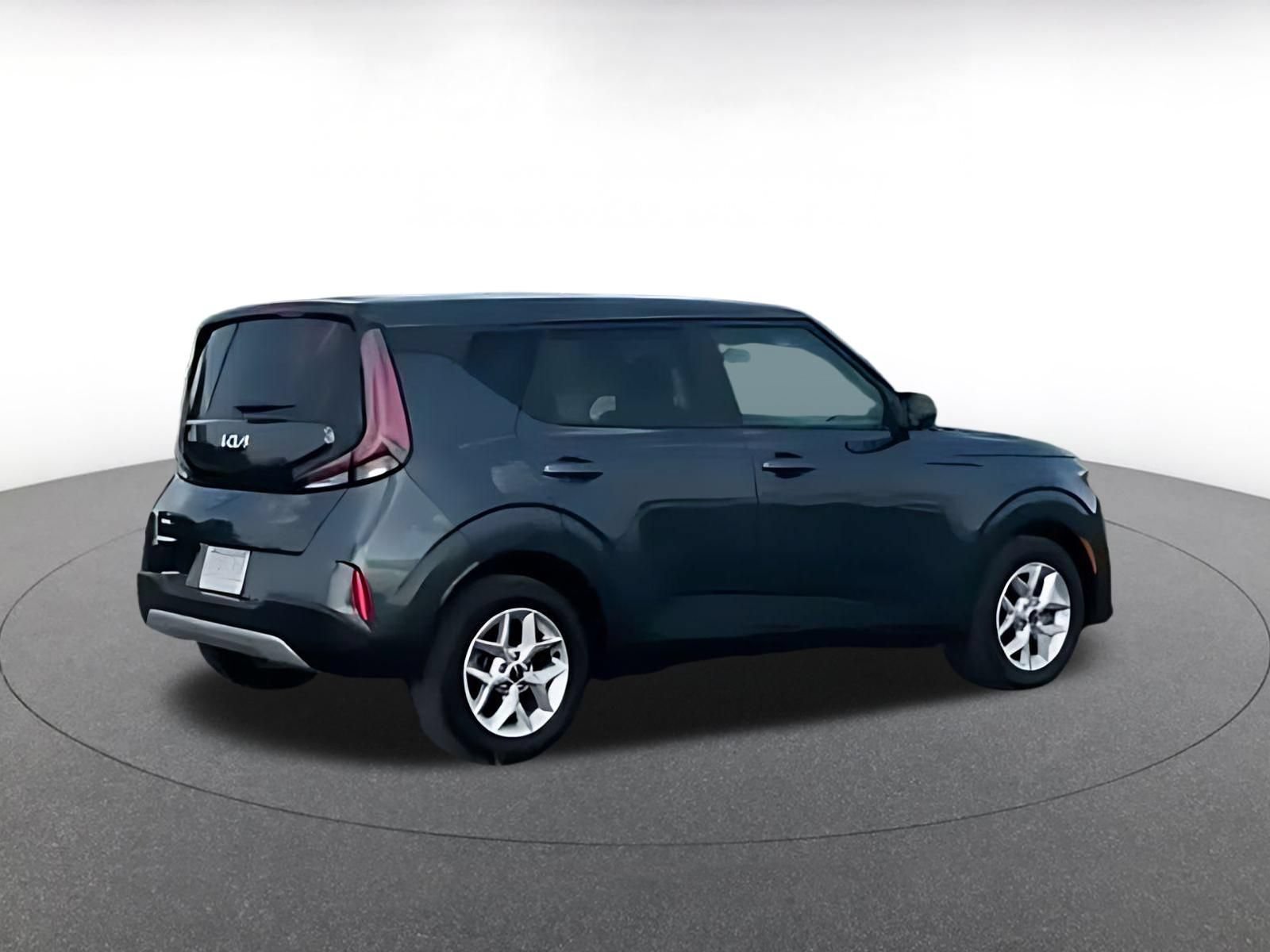 Used 2025 Kia Soul LX w/ LX Technology Package FWD image 9