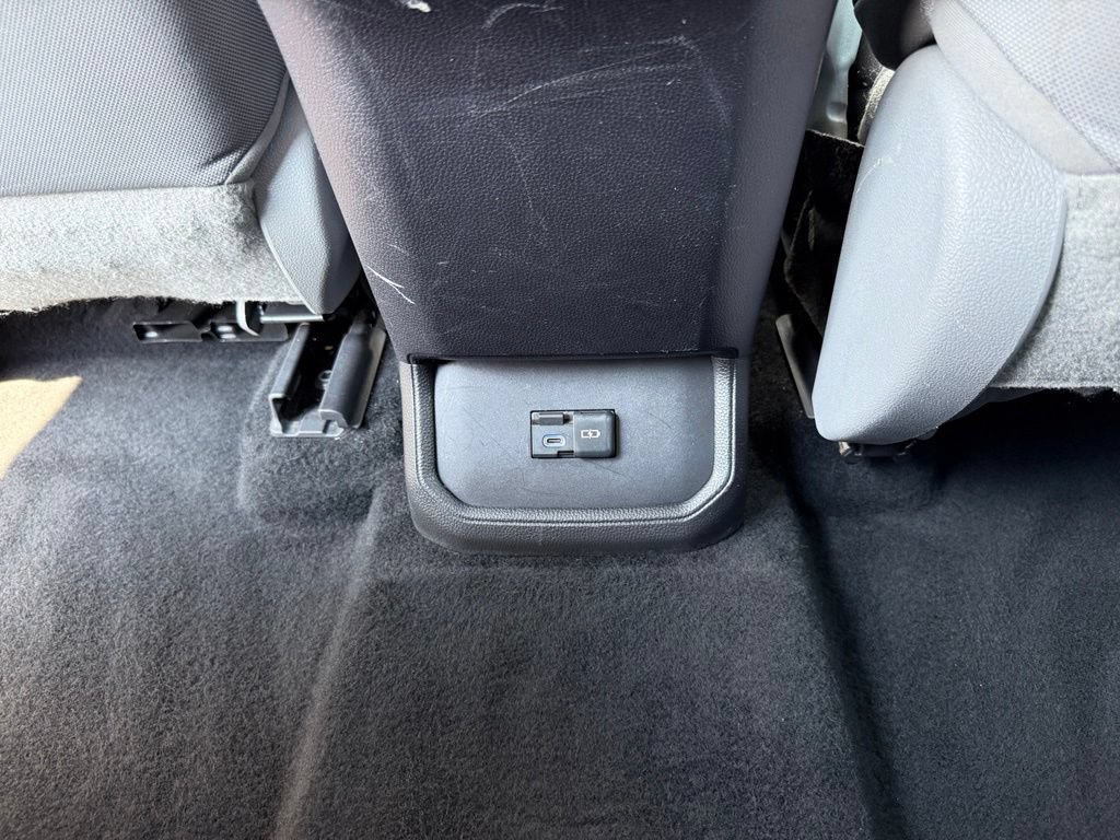 Used 2022 Toyota Highlander LE FWD image 26