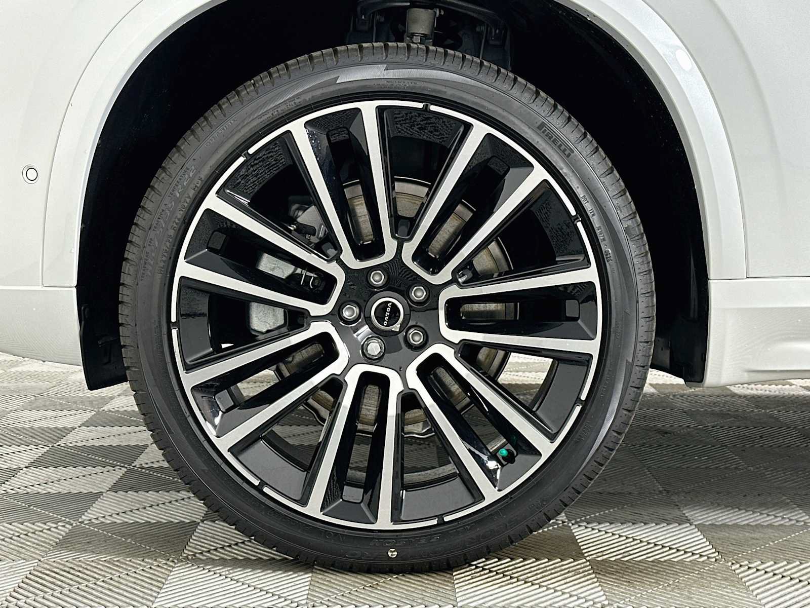 New 2026 Volvo XC90 B6 Plus w/ Protection Package Premier AWD/4WD image 30