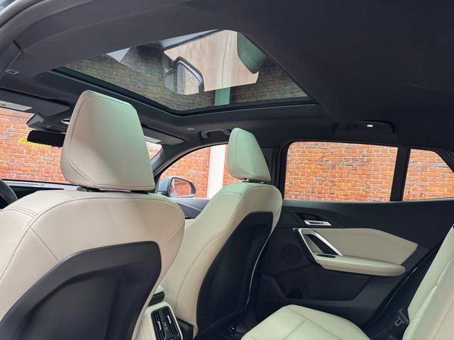 Certified 2025 BMW X2 xDrive28i w/ Technology Package image 3