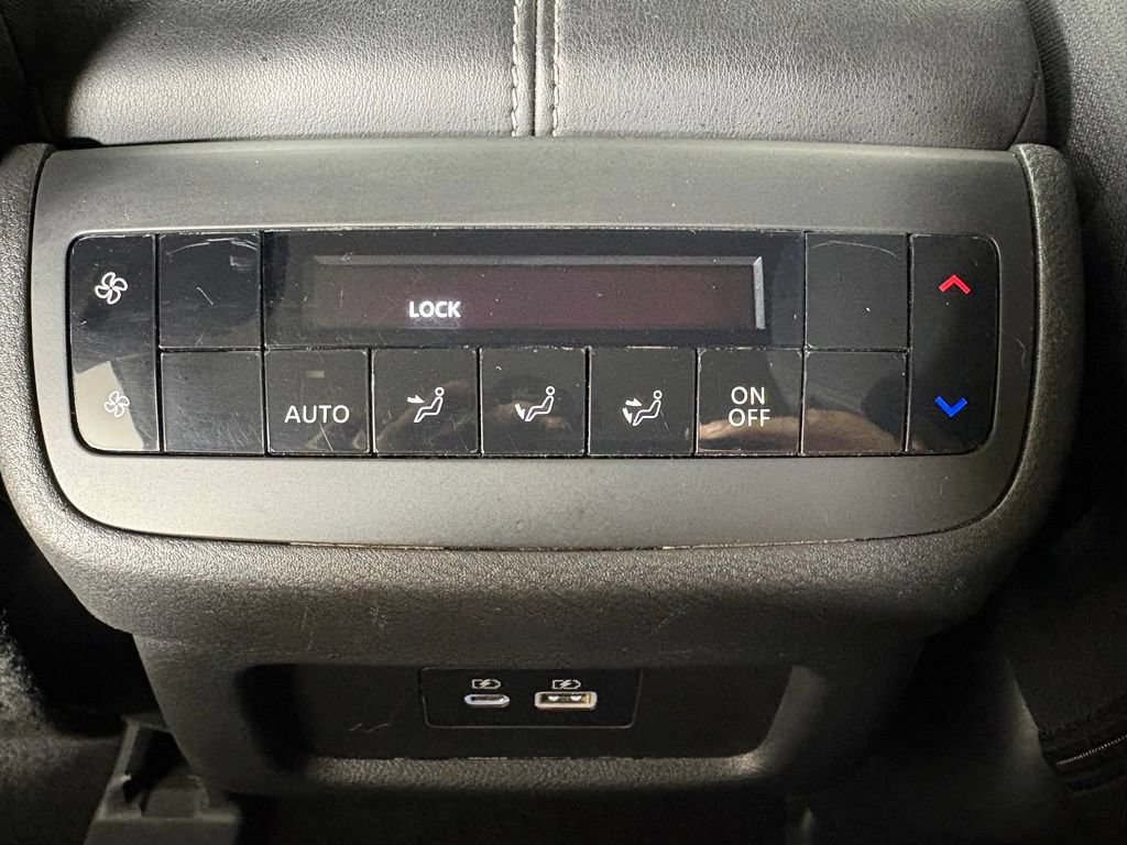 Used 2024 Nissan Pathfinder SV FWD image 39