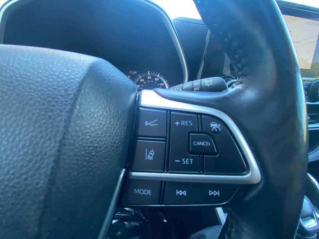 Used 2023 Toyota Highlander XLE AWD/4WD image 20