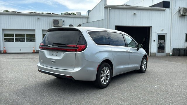 Certified 2024 Chrysler Pacifica Touring-L AWD/4WD image 6