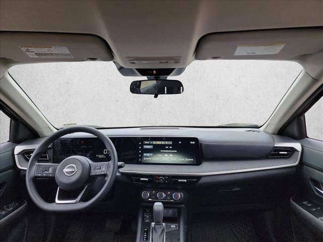 Used 2025 Nissan Kicks SV w/ Illumination Package FWD image 12