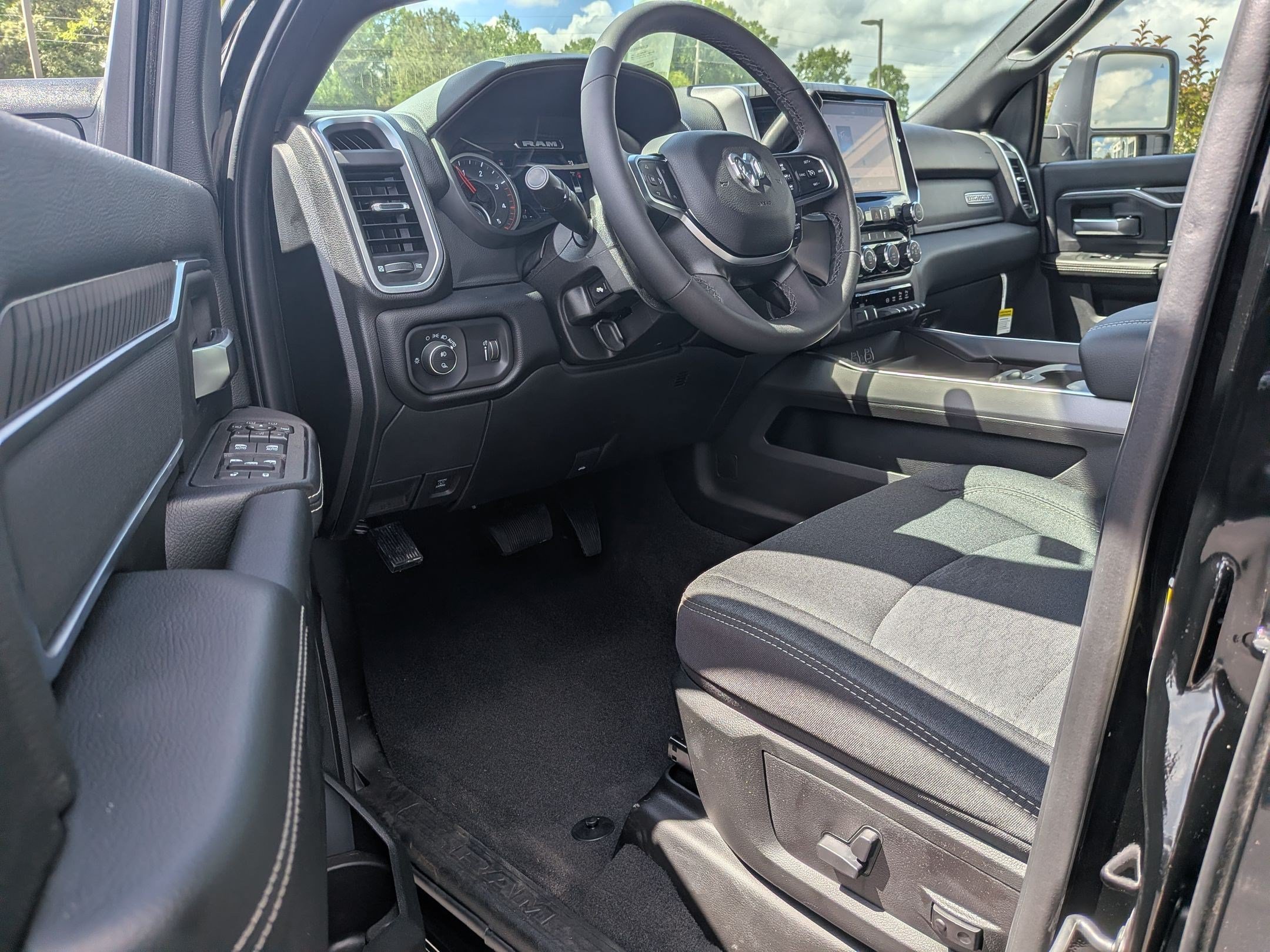 New 2026 RAM 2500 Big Horn AWD/4WD image 11