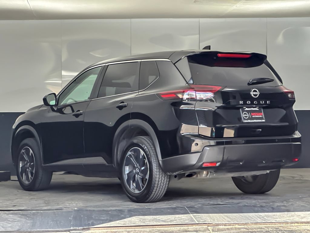 Used 2025 Nissan Rogue SV FWD image 5