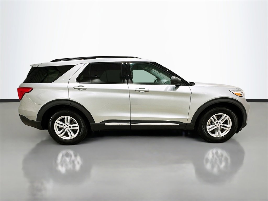 Used 2024 Ford Explorer XLT image 8