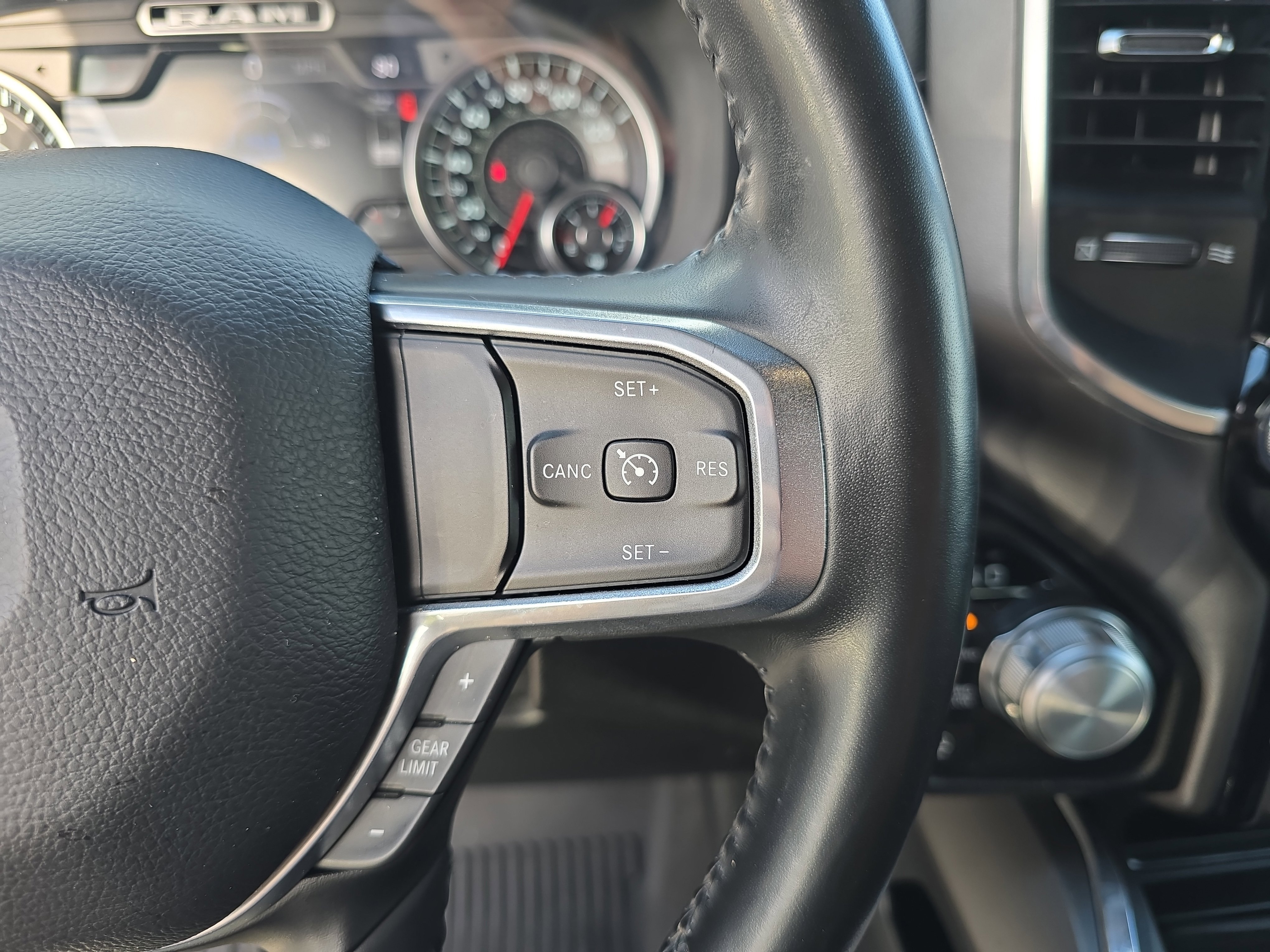 Used 2021 RAM 1500 Laramie AWD/4WD image 18