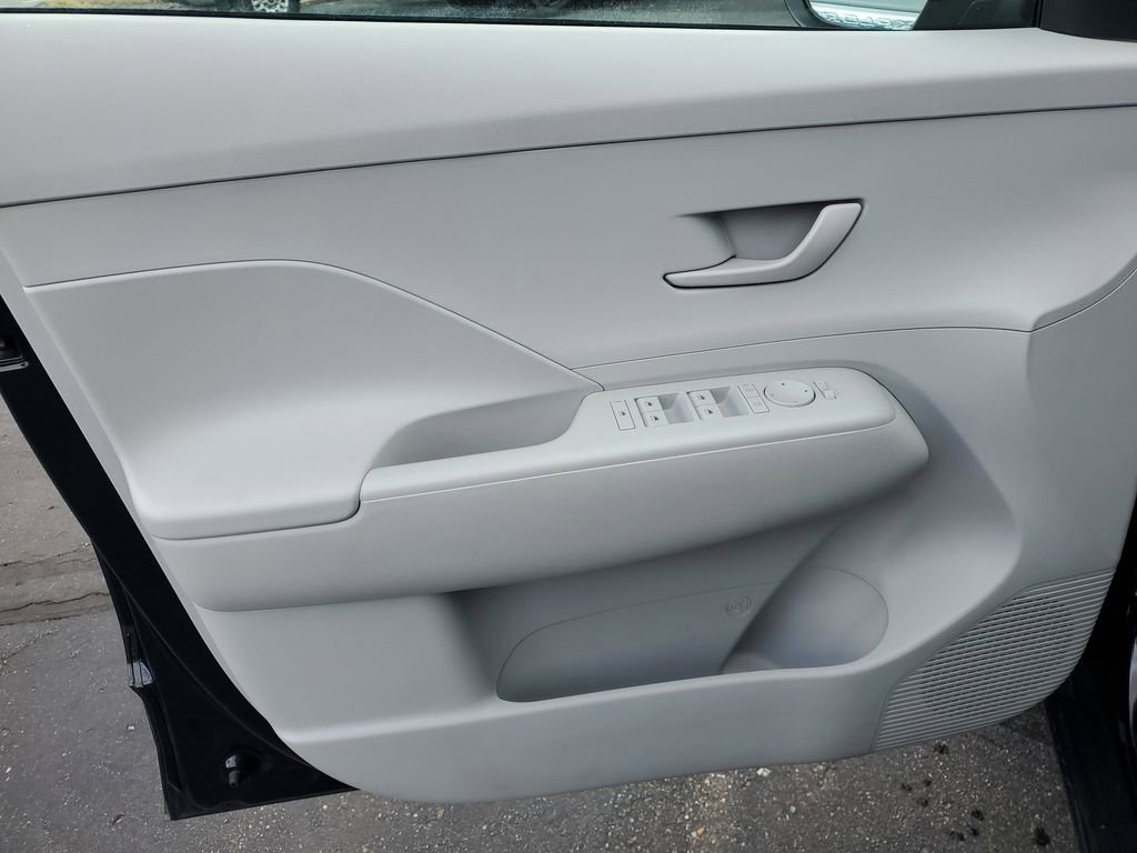 Used 2025 Hyundai Kona SEL image 24