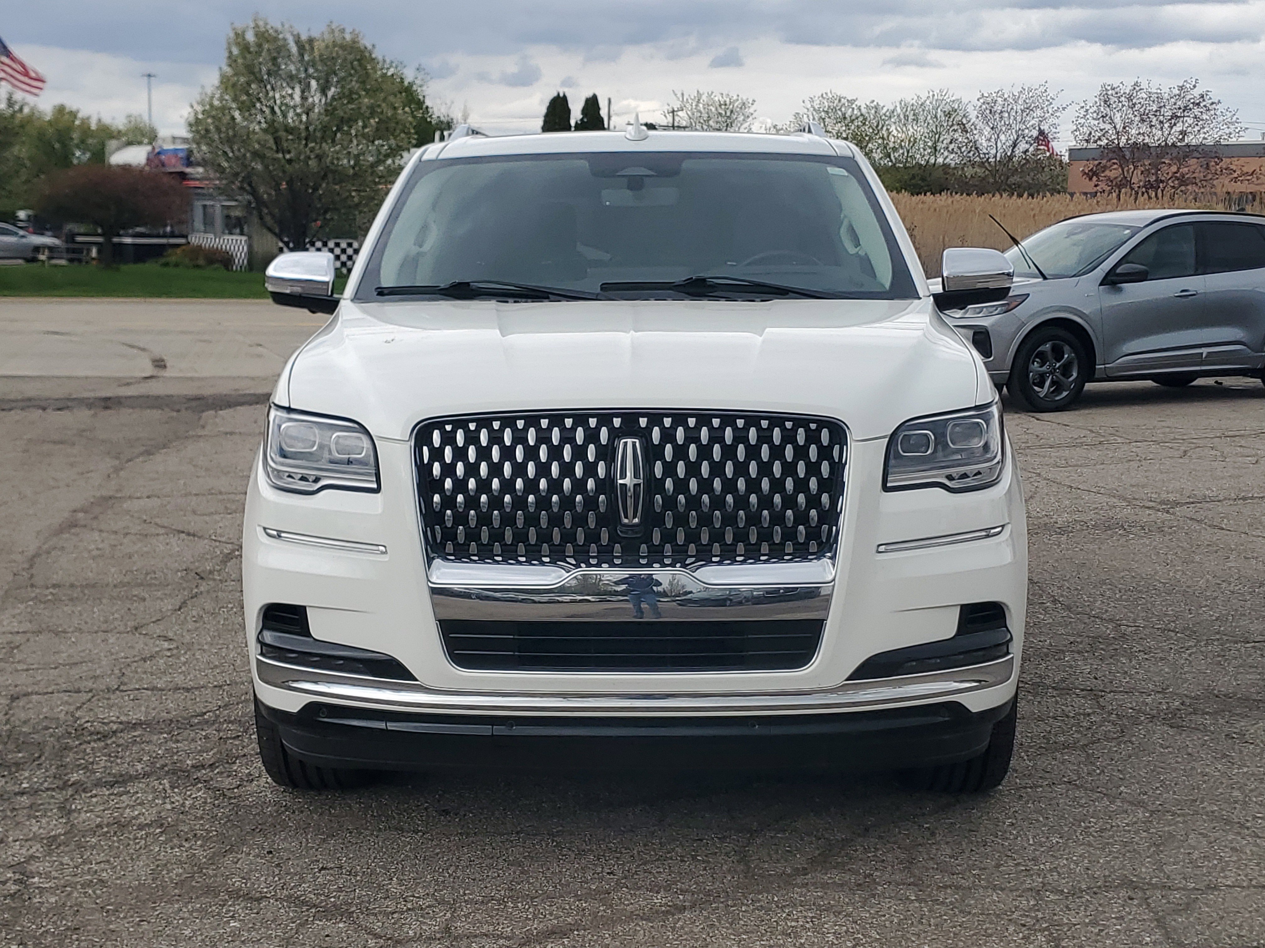 Certified 2024 Lincoln Navigator Black Label AWD/4WD image 2