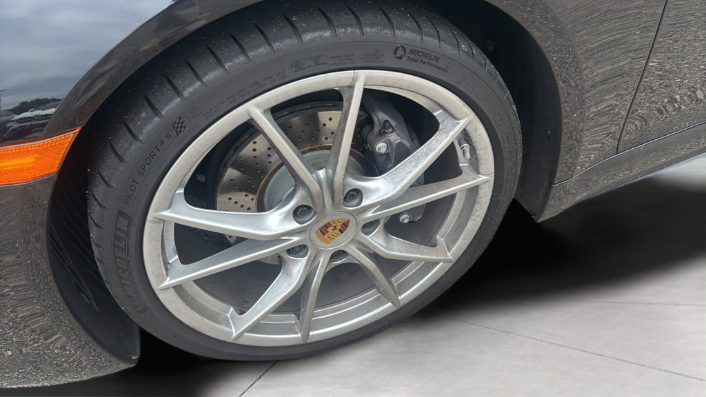 Used 2024 Porsche 718 Cayman RWD image 9