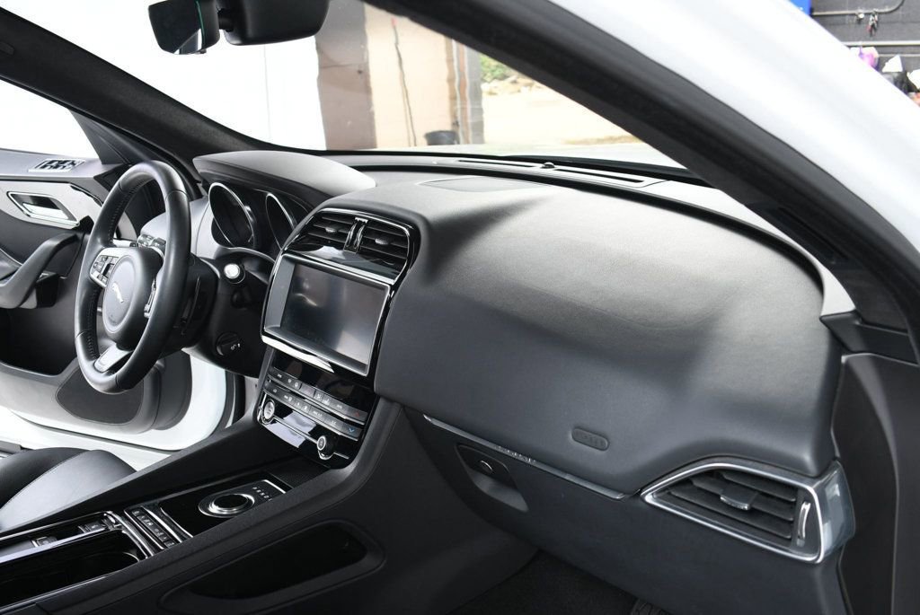 Used 2020 Jaguar F-PACE Premium AWD/4WD image 27
