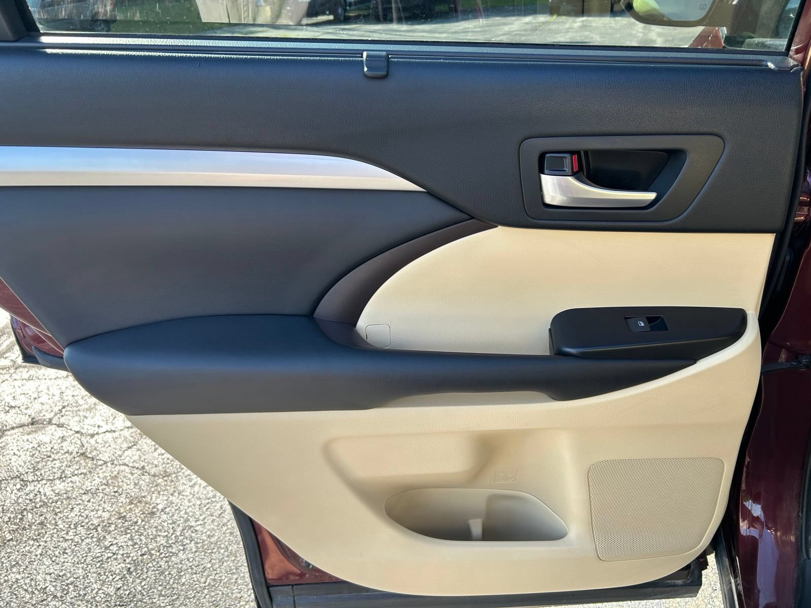 Used 2018 Toyota Highlander XLE AWD/4WD image 24