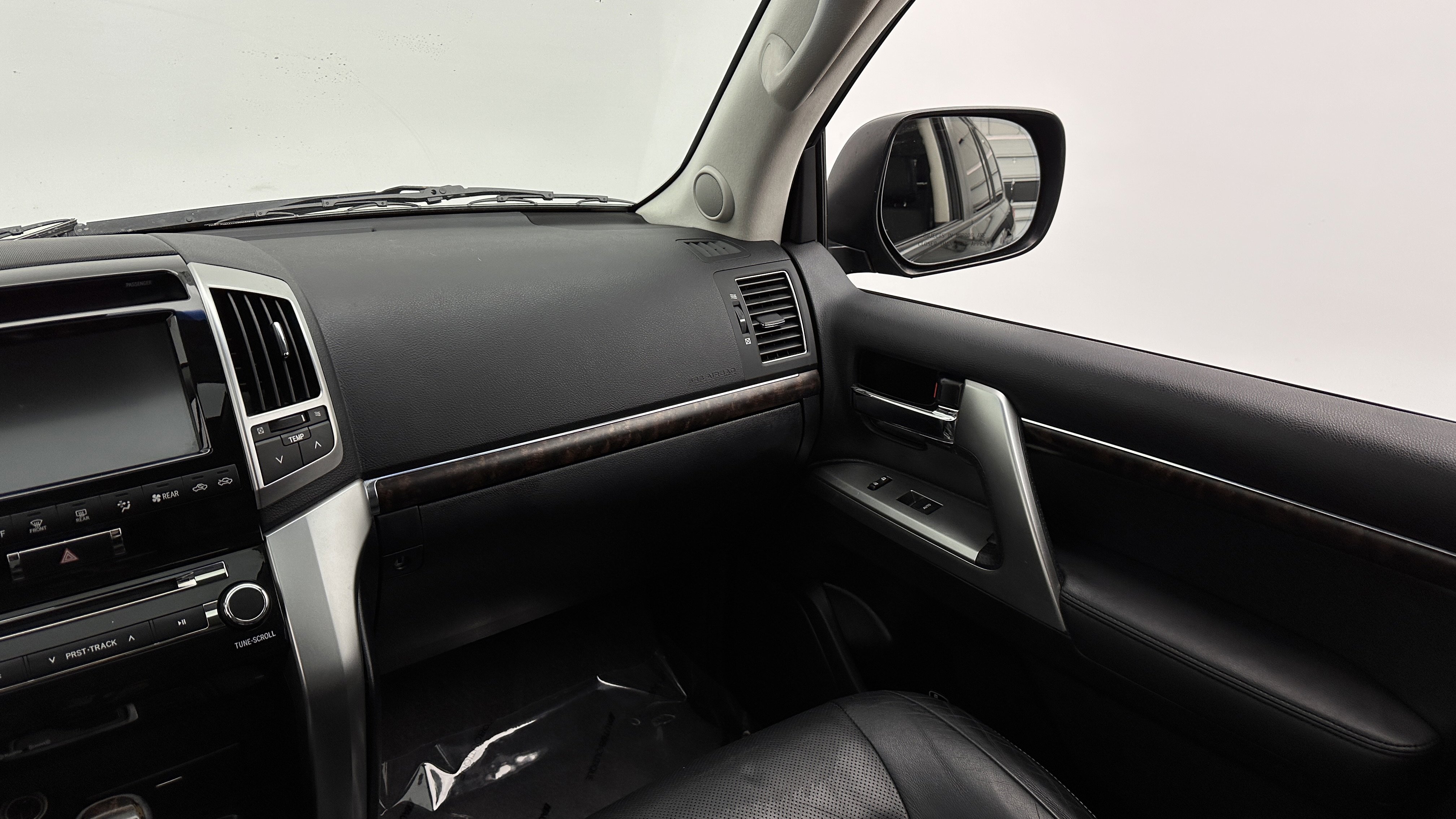 Used 2014 Toyota Land Cruiser AWD/4WD image 32