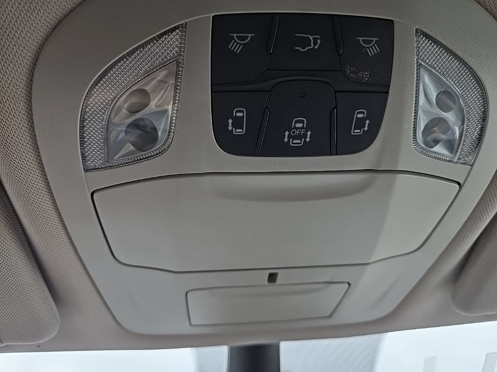 Used 2023 Chrysler Pacifica Touring-L FWD image 24