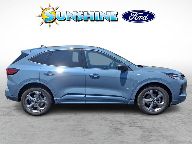 Used 2023 Ford Escape ST-Line w/ Tech Pack #1 AWD/4WD image 7