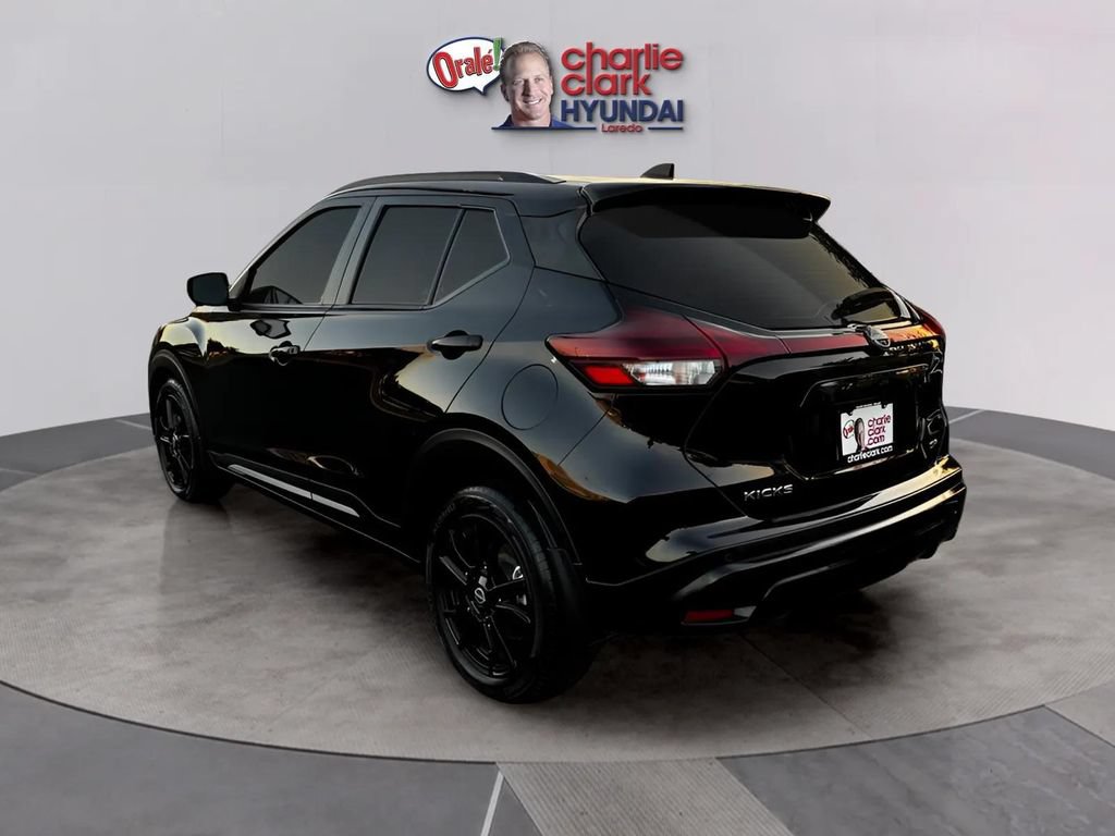 Used 2023 Nissan Kicks SR w/ SR Premium Package FWD image 3