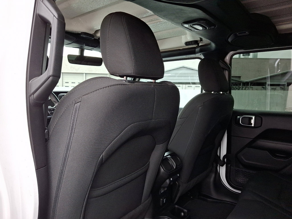 Used 2020 Jeep Wrangler Unlimited Sahara w/ Uconnect 4C Nav & Sound Group image 21