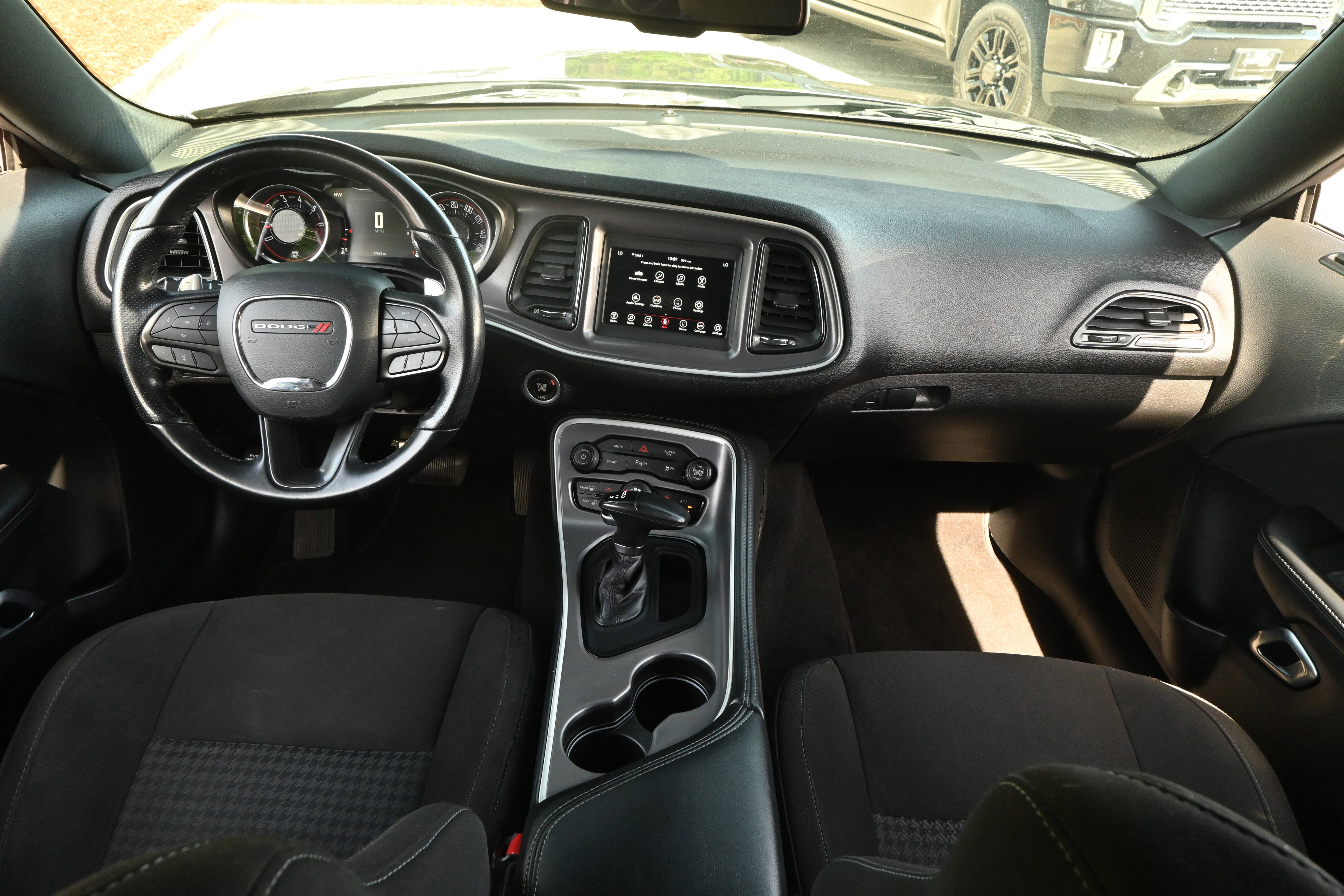 Used 2022 Dodge Challenger GT image 3